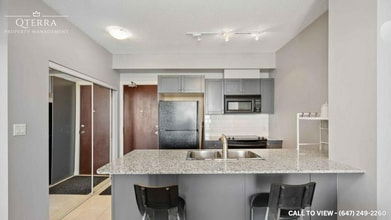 1359 Rathburn Rd E in Mississauga, ON - Building Photo - Building Photo