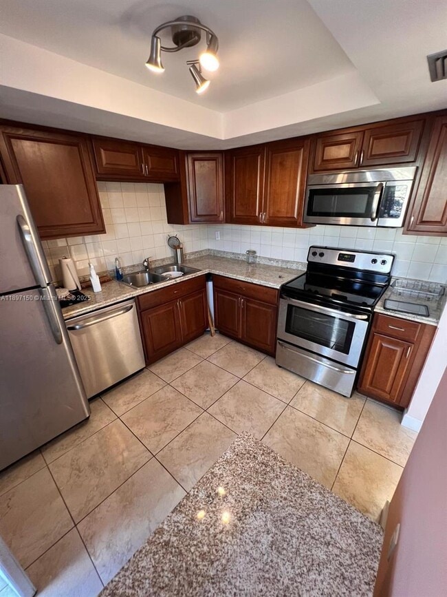 1591 NE Miami Gardens Dr in Miami, FL - Building Photo - Building Photo