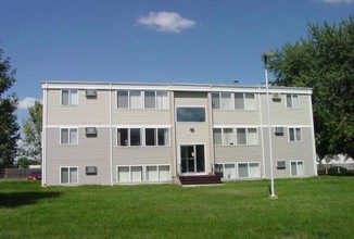 Meadowland Apartments in Sioux Falls, SD - Foto de edificio - Building Photo