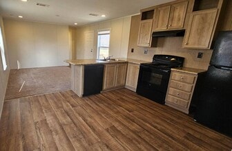 2122 E 54th St S in Wichita, KS - Building Photo - Building Photo