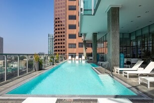 Verdosa in Los Angeles, CA - Building Photo