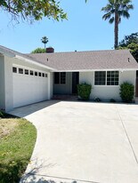23308 Friar St in Woodland Hills, CA - Building Photo