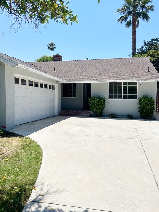 23308 Friar St in Woodland Hills, CA - Building Photo