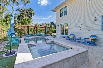 1081 Hollygate Ln in Naples, FL - Building Photo - Building Photo