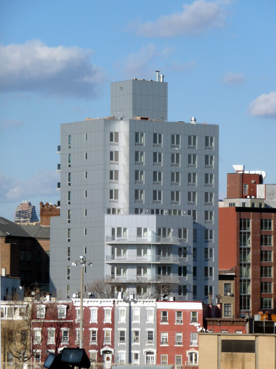 1050-50 Jackson Ave in Long Island City, NY - Building Photo