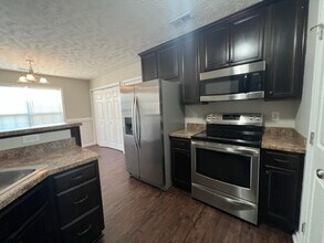 5016 Windflower Dr in Fayetteville, NC - Building Photo - Building Photo