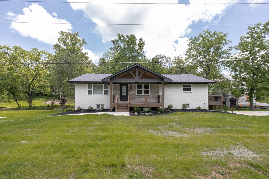 331 Clover Hill Rd in Maryville, TN - Building Photo