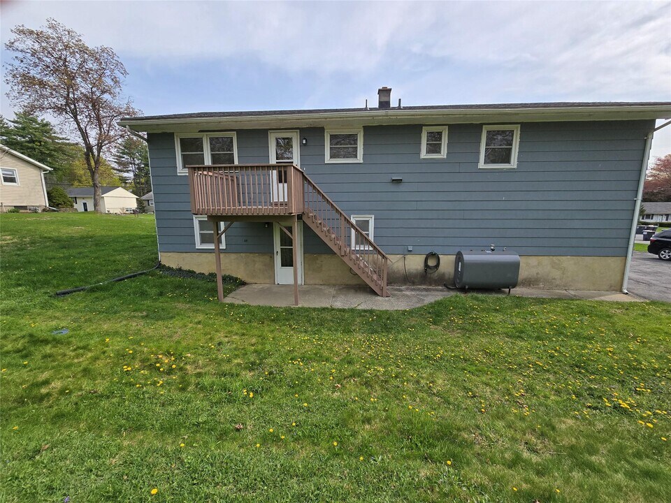 11 Reservoir Rd in Highland, NY - Building Photo