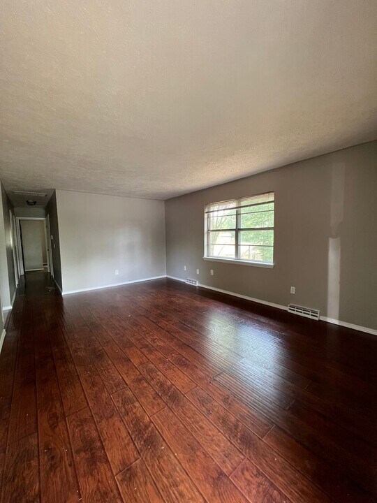 2531 E Pine Grove Pl in Springfield, MO - Building Photo