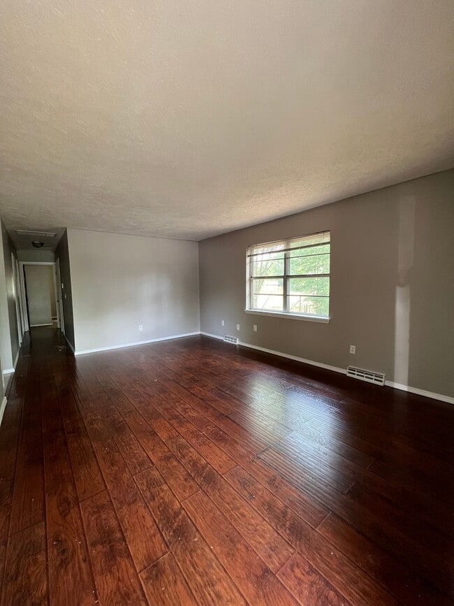 property at 2531 E Pine Grove Pl