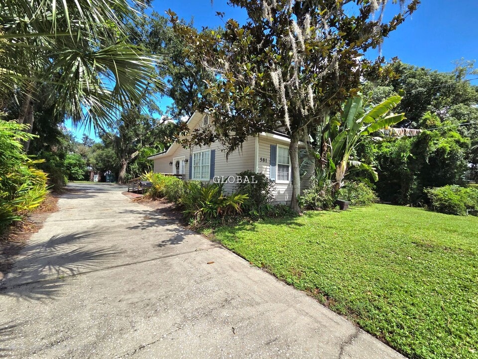 581 E Horatio Ave in Maitland, FL - Building Photo