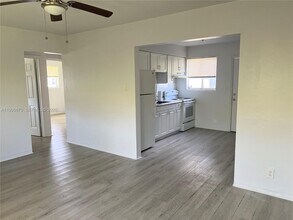 404 SW 5th Ave in Hallandale Beach, FL - Building Photo - Building Photo