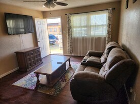 803 W 10th St in Borger, TX - Building Photo