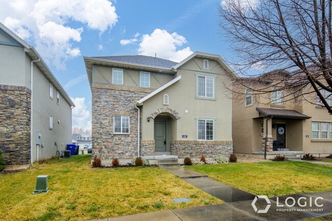 property at 692 W Chase Ln