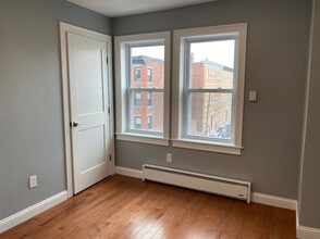 29 Chelsea St, Unit 4 in Boston, MA - Building Photo - Building Photo