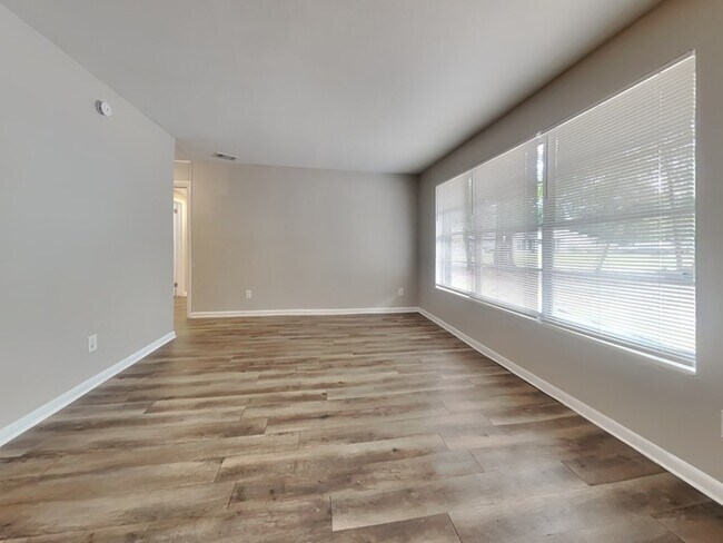 8207 Patou Dr S in Jacksonville, FL - Building Photo - Building Photo