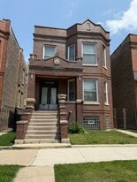4042 W Cermak Rd in Chicago, IL - Building Photo
