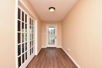 2910 Colonial Dr in Dickinson, TX - Building Photo - Building Photo