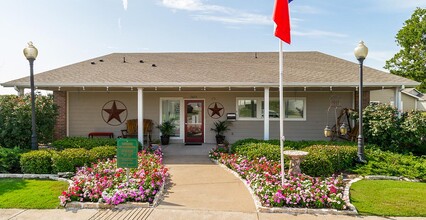 Gardens of DeCordova in Granbury, TX - Foto de edificio - Building Photo