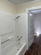 106 W B St in Ellinwood, KS - Building Photo - Building Photo