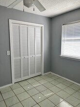 215 Songbird Trl in Keene, TX - Foto de edificio - Building Photo