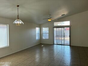 10443 W Medlock Dr in Glendale, AZ - Building Photo - Building Photo