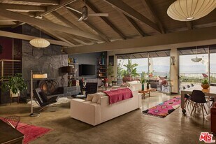 8147 Mulholland Terrace in Los Angeles, CA - Building Photo