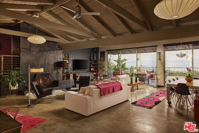 8147 Mulholland Terrace in Los Angeles, CA - Building Photo - Building Photo