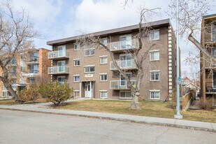 324 2 Av NE in Calgary, AB - Building Photo