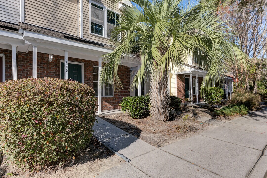 8080 Shadow Oak Dr in Charleston, SC - Building Photo