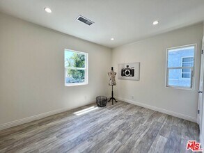 124 N Pass Ave in Burbank, CA - Building Photo - Building Photo