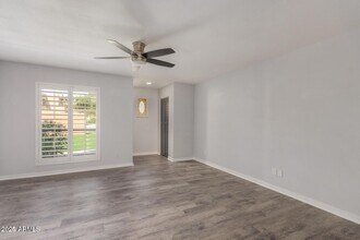 1425 E Desert Cove Ave in Phoenix, AZ - Building Photo - Building Photo