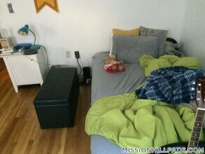 55 S Huntington Ave, Unit 203 in Boston, MA - Foto de edificio - Building Photo