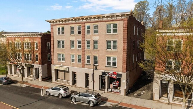 431-431 N Main St, Unit 8 in Bristol, CT - Building Photo - Building Photo