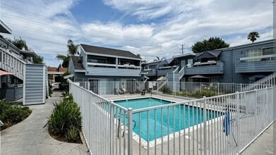 20930 Parthenia St, Unit 121 in Canoga Park, CA - Foto de edificio - Building Photo