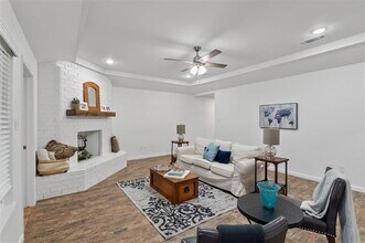 904 Meadowlark Ln in Granbury, TX - Building Photo - Building Photo