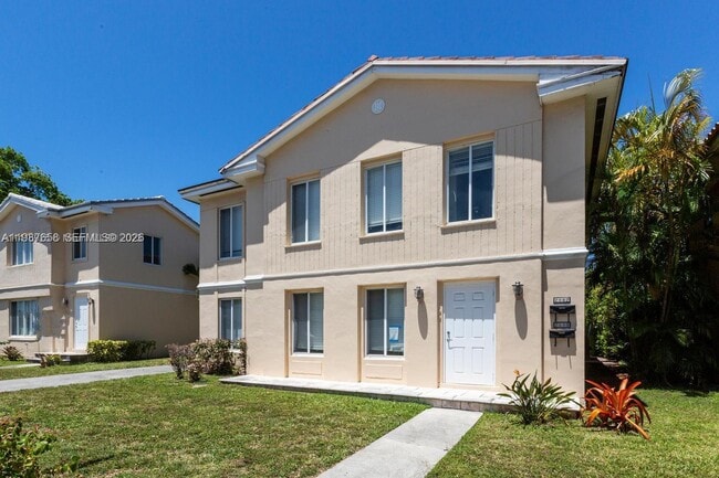 2882 S Le Jeune Rd in Coral Gables, FL - Building Photo - Building Photo