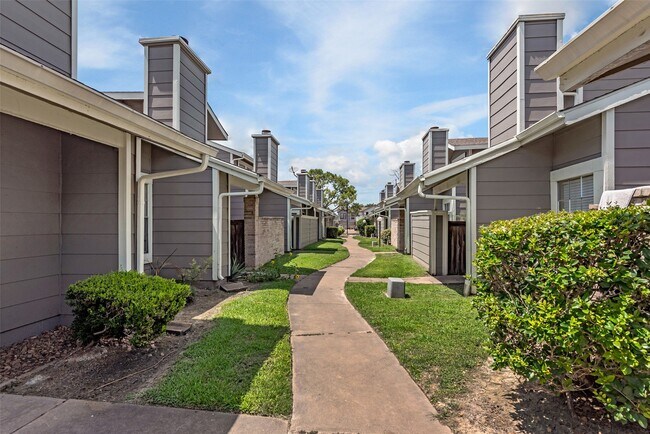 6315 Cattails Ln in Houston, TX - Foto de edificio - Building Photo