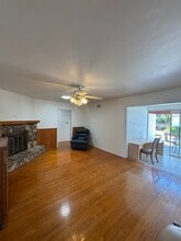 1324 E Madison Ave in Orange, CA - Foto de edificio - Building Photo