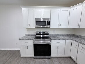 907 Rugby St in Norfolk, VA - Building Photo - Building Photo