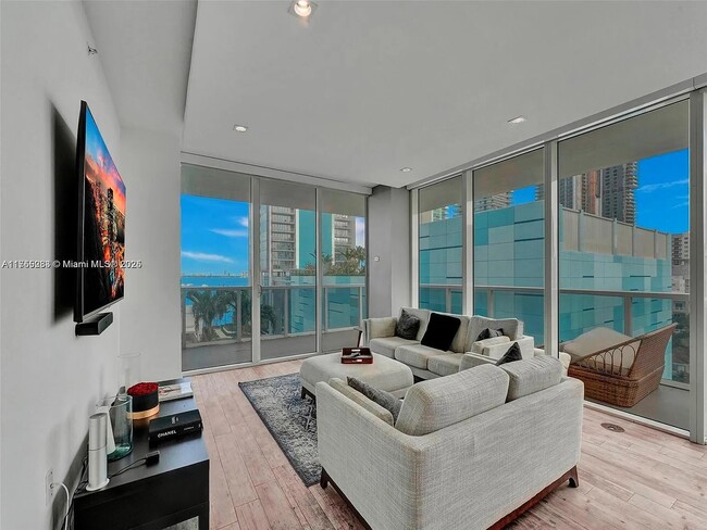 600 NE 27th St, Unit 805 in Miami, FL - Foto de edificio - Building Photo