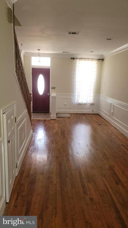 property at 1718 5th St NW