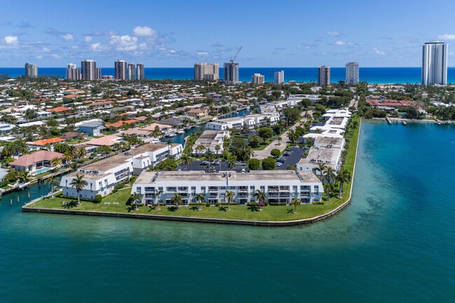 1250 Sugar Sands Blvd in West Palm Beach, FL - Building Photo - Building Photo