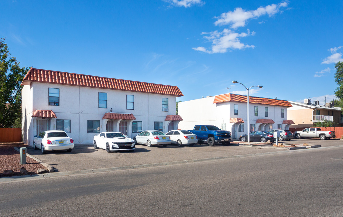 206-209 Colonial Ave SW in Los Lunas, NM - Building Photo