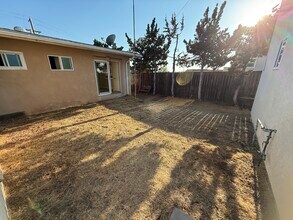 5448 Mary Lane Dr in San Diego, CA - Foto de edificio - Building Photo