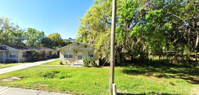property at 212 E Drury Ave