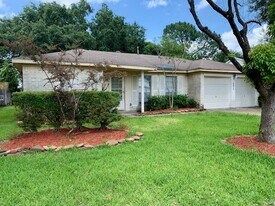 16215 Rill Ln in Houston, TX - Building Photo