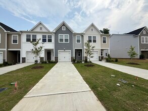 232 Paramount Dr in Smithfield, NC - Building Photo - Building Photo