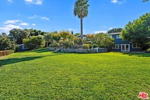 6644 Wildlife Rd in Malibu, CA - Building Photo