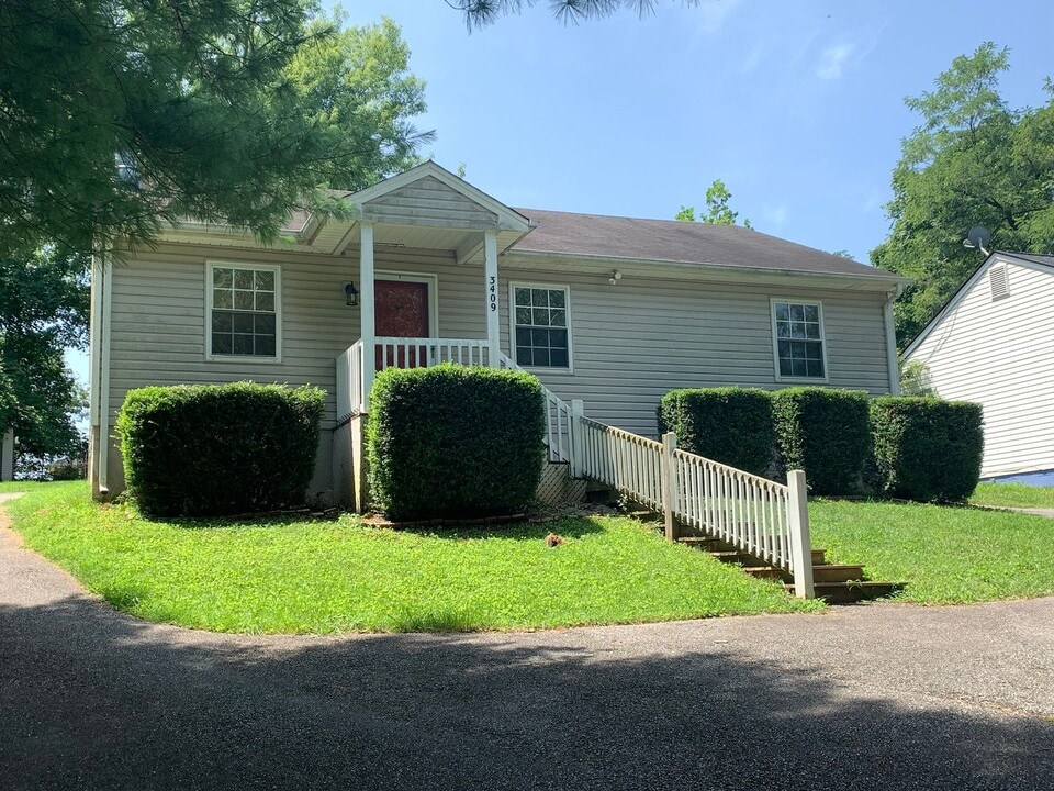 3409 Westbrook Cir in Lynchburg, VA - Building Photo